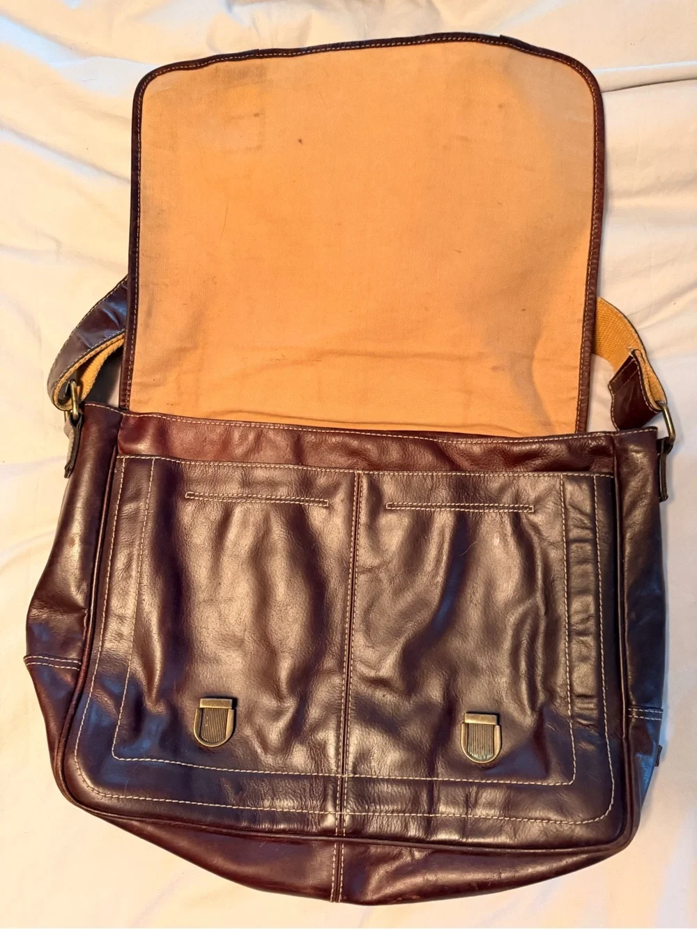 Fossil Leather Messenger Bag in Dark Brown - Classic Men's Shoulder Satchel